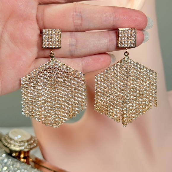 ⚜️ Elegant Dangle Gold Earrings With Crystals - Picture 5 of 8